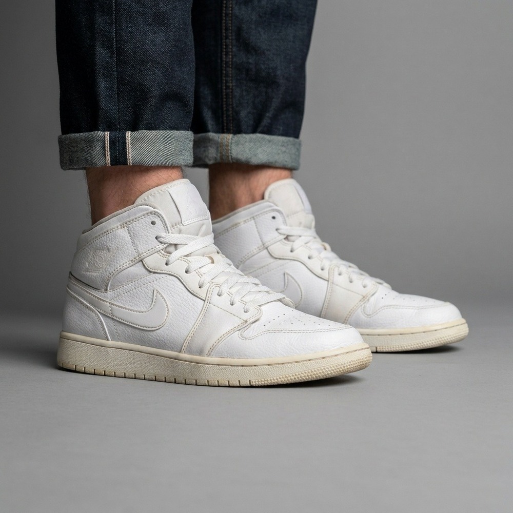Nikeโ Air Jordan 1 Mid White Guava Ice 554725-129 Kids Size 6.5Y Sneakers